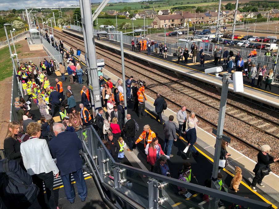 RestonStationOpeningDayPlatforms